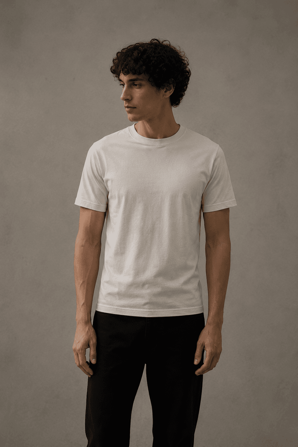 Model wearing size S fitted t-shirt.